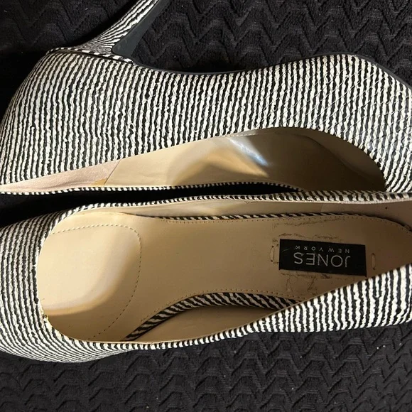 Jones New York Black and White Patterned Heels - Picture 4 of 4